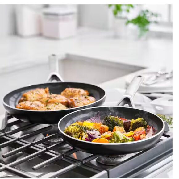 Oxo Black Skillet with Silver Handle 9.5 in/24 cm Frying Pan - Picture 7 of 12